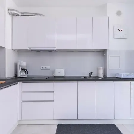 Apartment Cinecitta - One Bedroom Lion's Bridge *