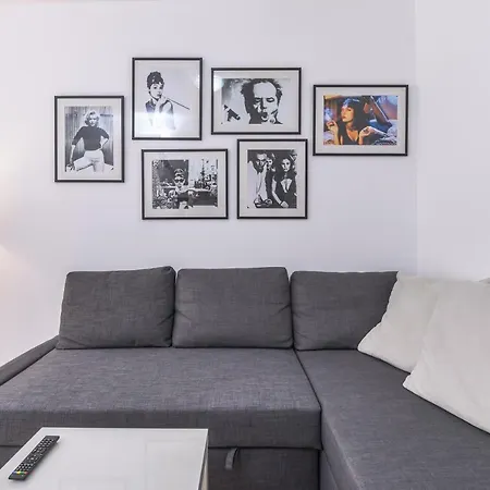 Cinecitta - One Bedroom Lion's Bridge Sofia